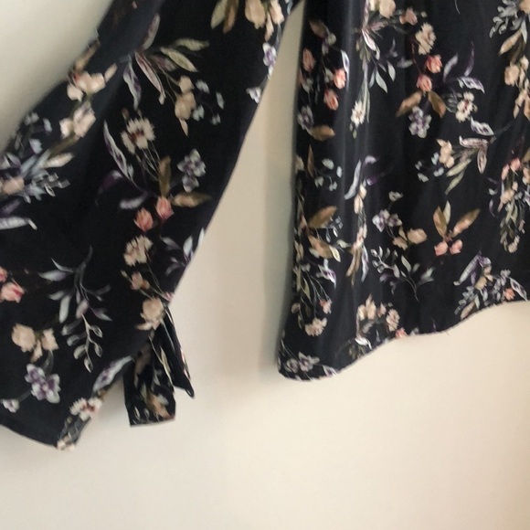 Dex - Black Floral  Bell Sleeves with Bow Size M - Picture 11 of 15
